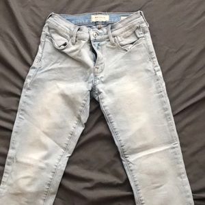 Women’s Pacsun light wash jeans.